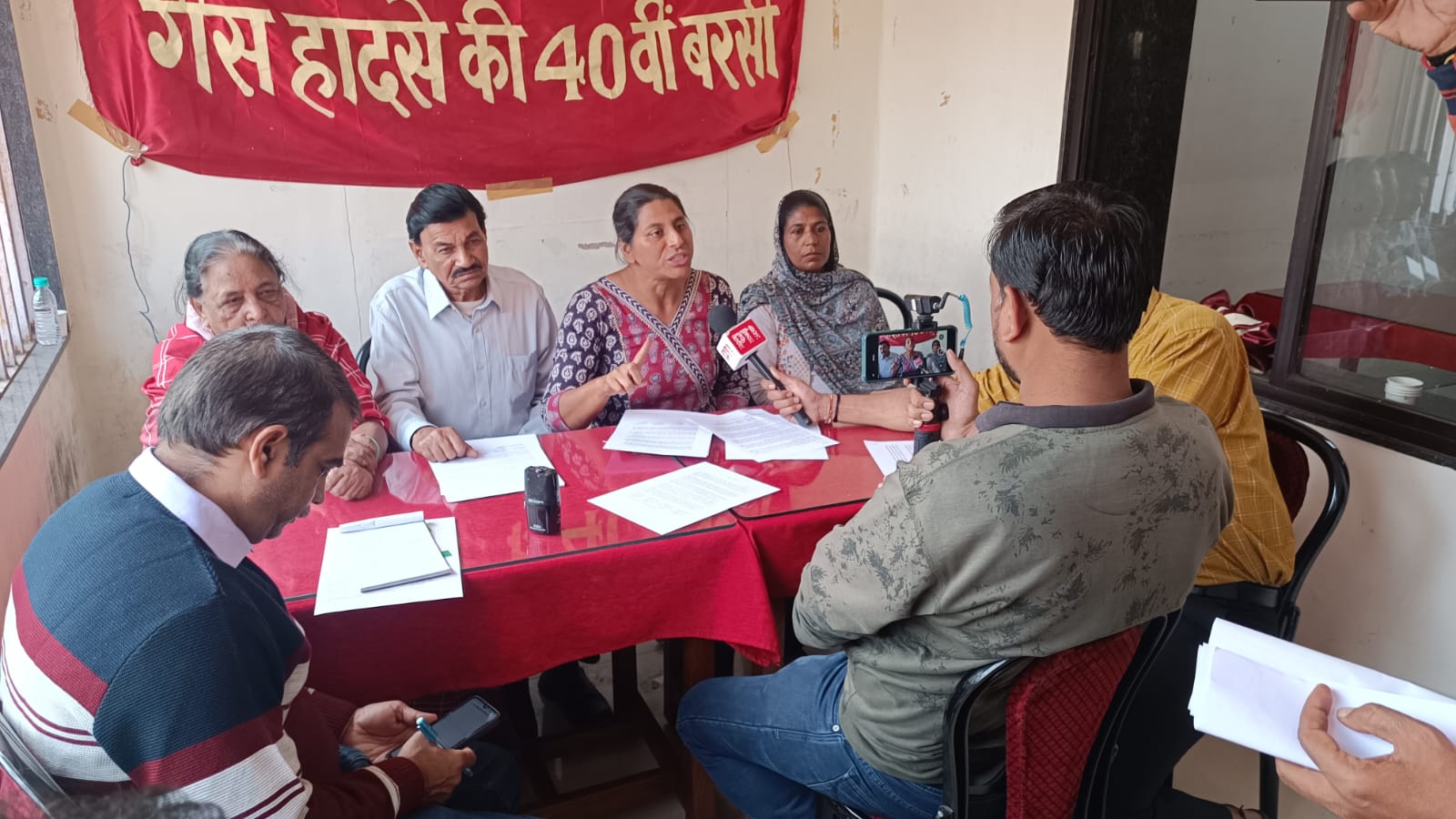 कार्बाइड हादसे के पीड़ितों के संगठनों ने बहुसंख्यक गैस पीड़ितों को मुआवजे के मामले में हुए अन्याय को दूर करने के लिए सर्वोच्च न्यायालय में एक रिट याचिका दायर की