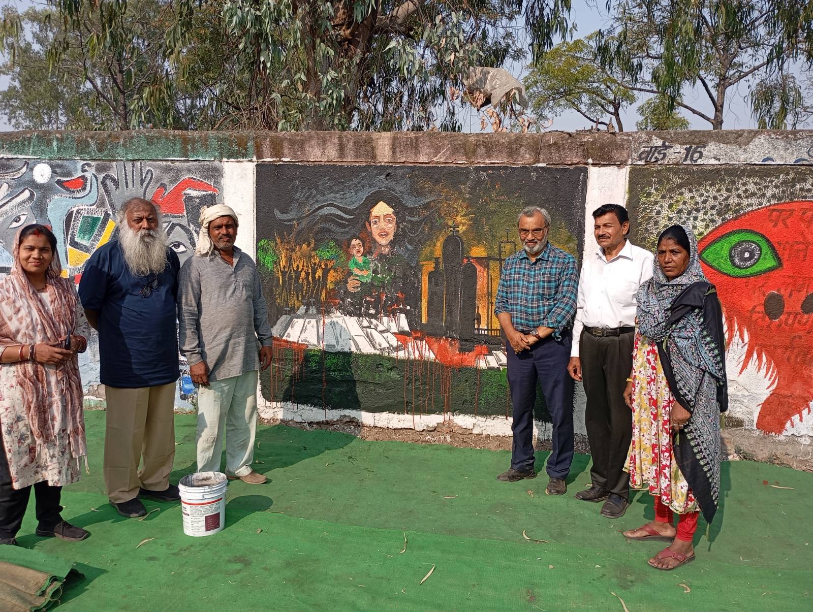 Bhopali Artists Paint the Walls of the Carbide Factory Ahead of the 40th Anniversary